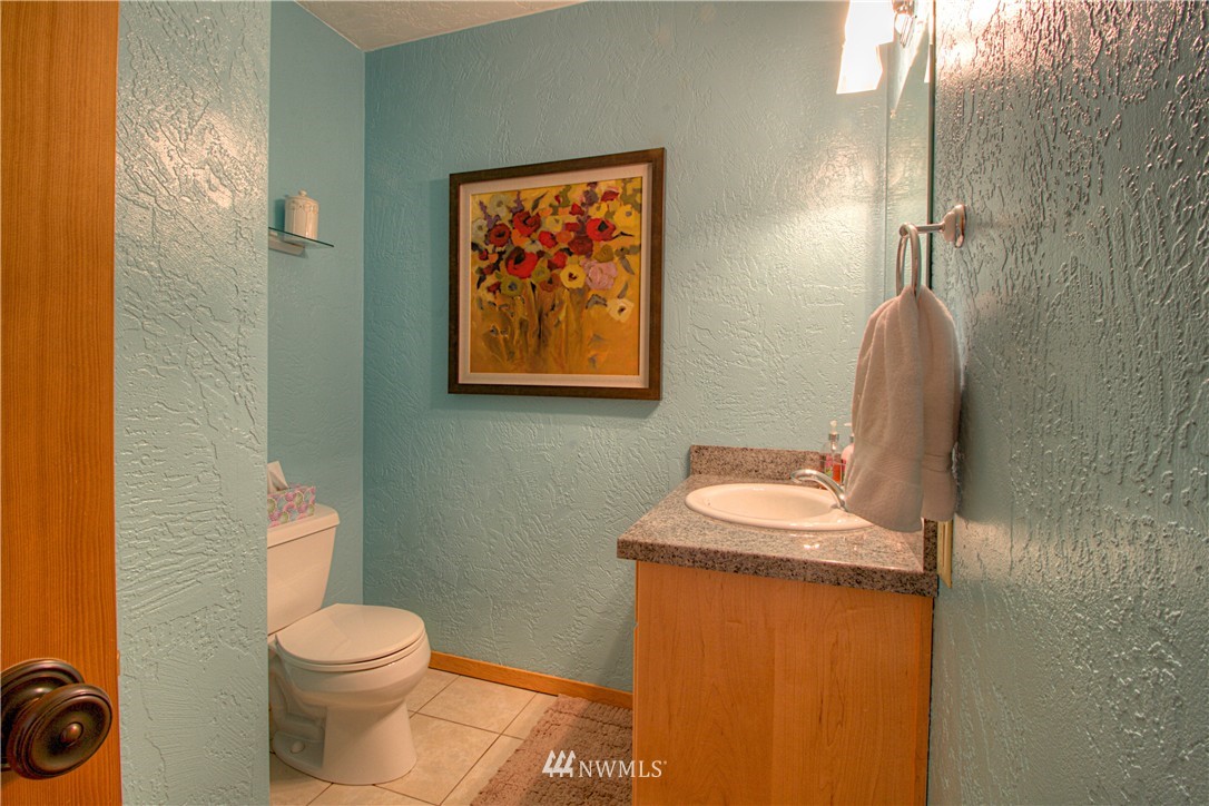 5044 Southwest Lake Helena Road Port Orchard, WA 98367 - Photo 15 of 25 Gallery Image 15