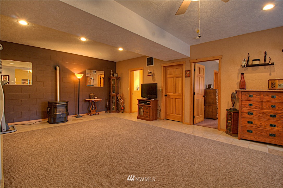 5044 Southwest Lake Helena Road Port Orchard, WA 98367 - Photo 17 of 25 Gallery Image 17