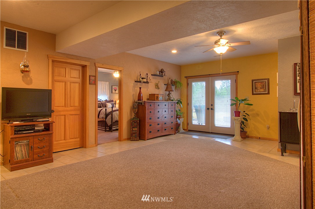 5044 Southwest Lake Helena Road Port Orchard, WA 98367 - Photo 18 of 25 Gallery Image 18