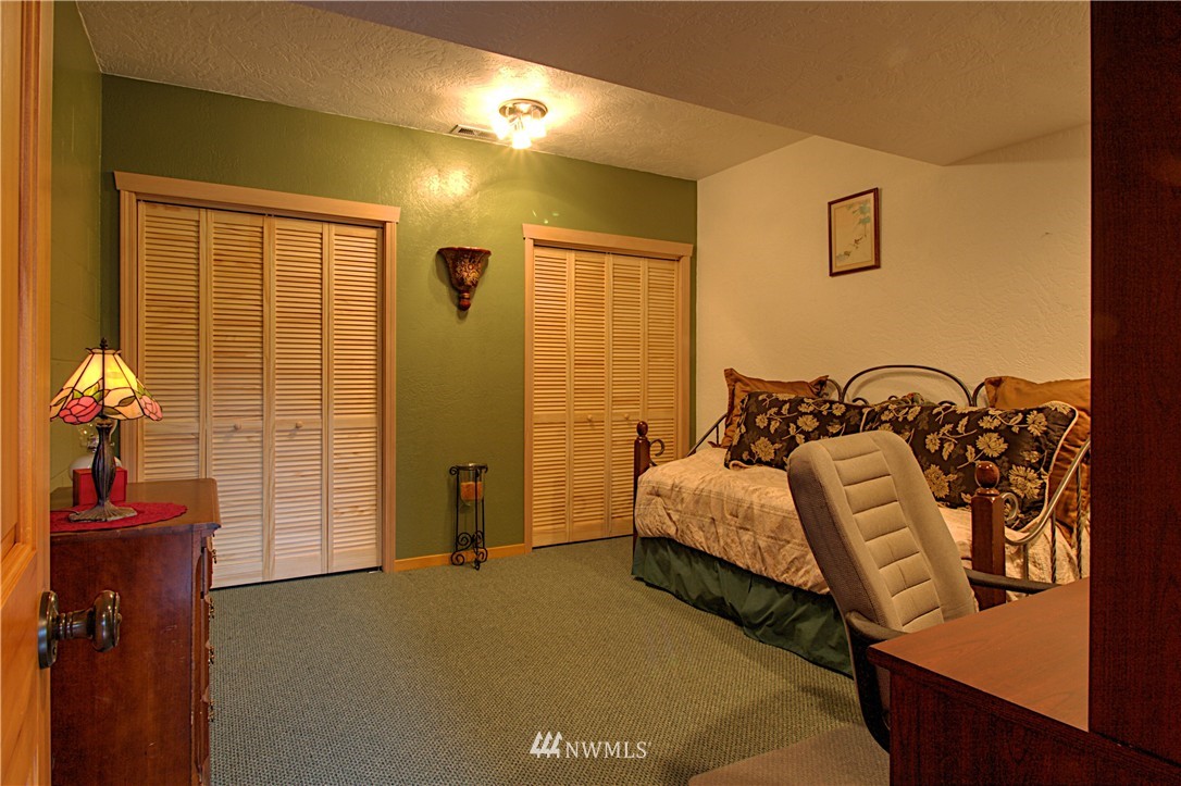 5044 Southwest Lake Helena Road Port Orchard, WA 98367 - Photo 19 of 25 Gallery Image 19