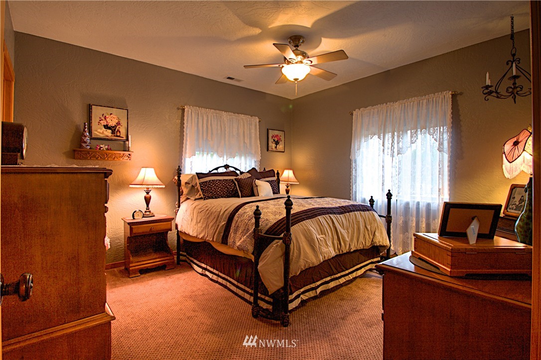 5044 Southwest Lake Helena Road Port Orchard, WA 98367 - Photo 20 of 25 Gallery Image 20