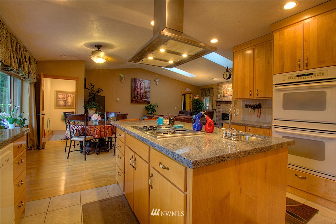 5044 Southwest Lake Helena Road Port Orchard, WA 98367 - Photo 5 of 25 Gallery Image 5