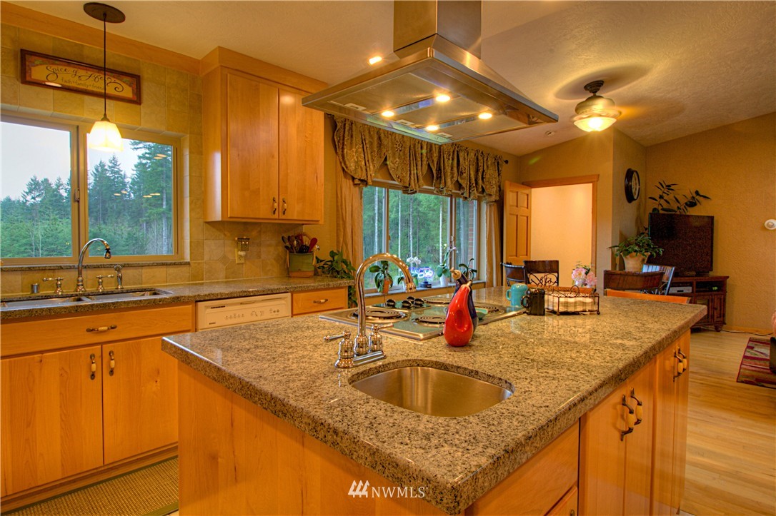 5044 Southwest Lake Helena Road Port Orchard, WA 98367 - Photo 6 of 25 Gallery Image 6