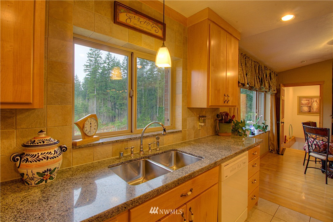 5044 Southwest Lake Helena Road Port Orchard, WA 98367 - Photo 7 of 25 Gallery Image 7