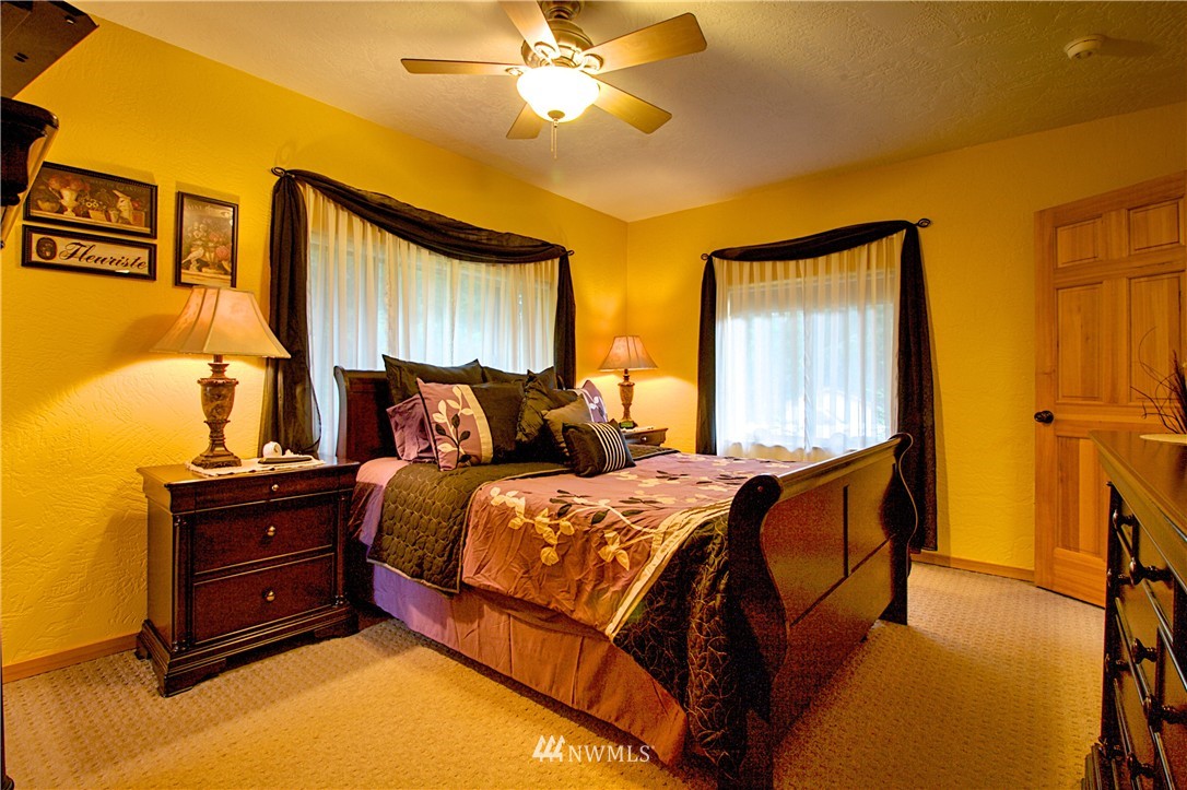 5044 Southwest Lake Helena Road Port Orchard, WA 98367 - Photo 9 of 25 Gallery Image 9