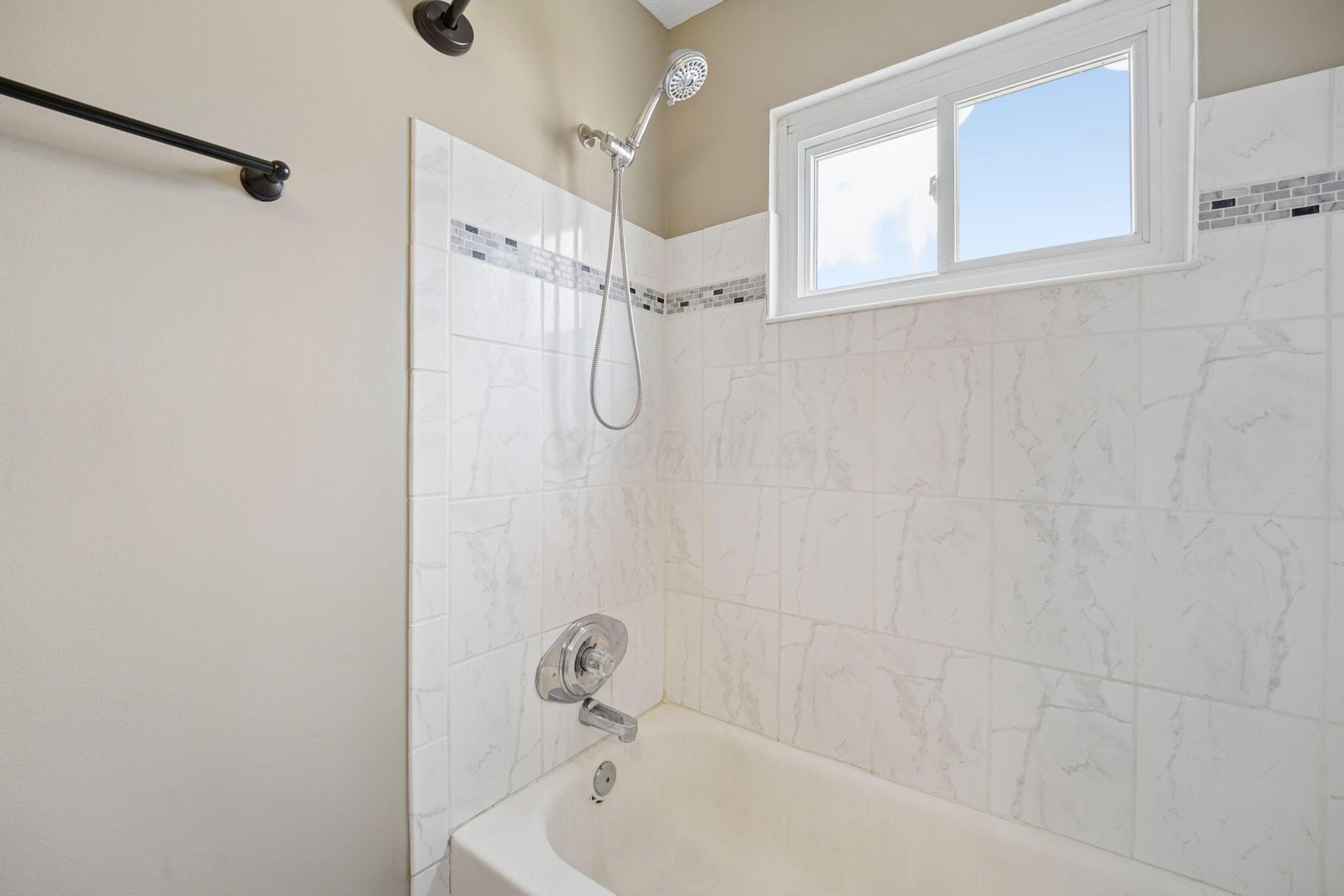 4909 Dunlap Road Columbus, OH 43229 - Photo 14 of 38 14-web-or-mls-4909-dunlap-rd