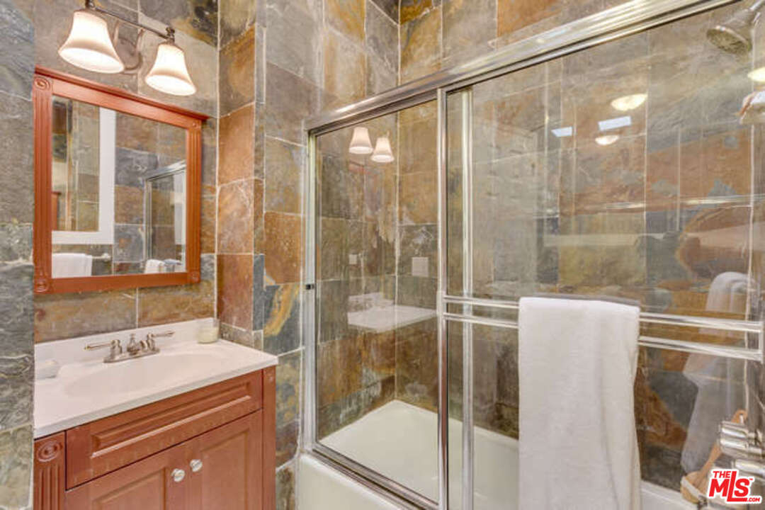 8025 Redlands Street, Unit 15 Playa del Rey, CA 90293 - Photo 16 of 40
