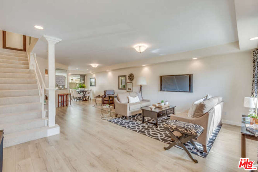 8025 Redlands Street, Unit 15 Playa del Rey, CA 90293 - Photo 3 of 40