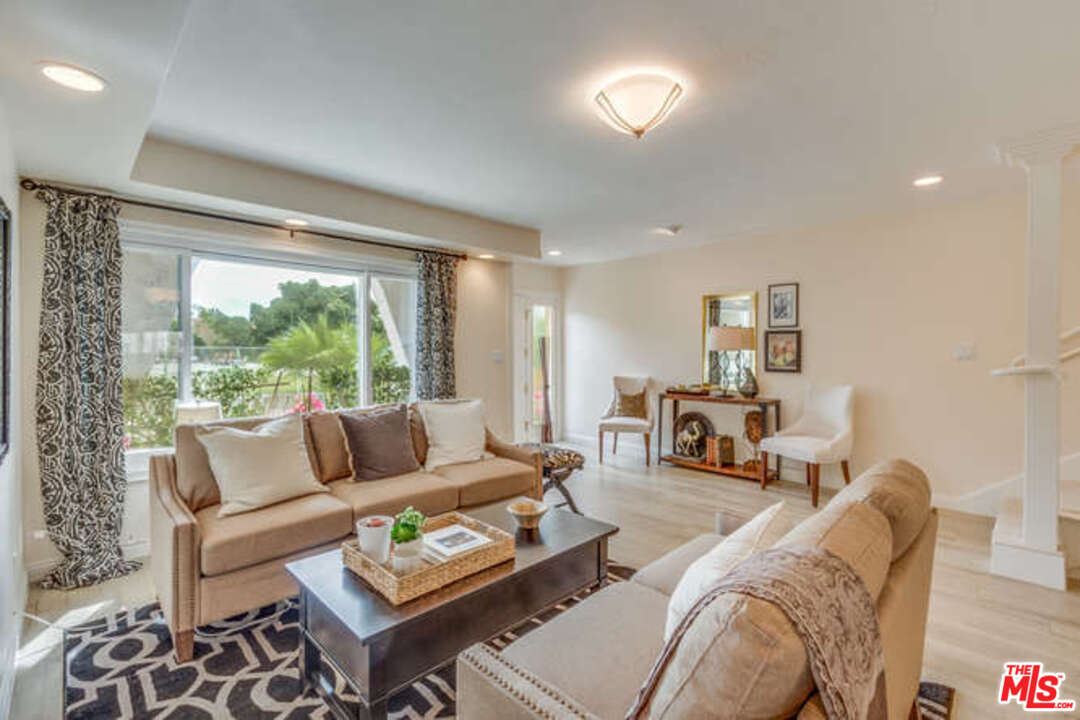 8025 Redlands Street, Unit 15 Playa del Rey, CA 90293 - Photo 4 of 40