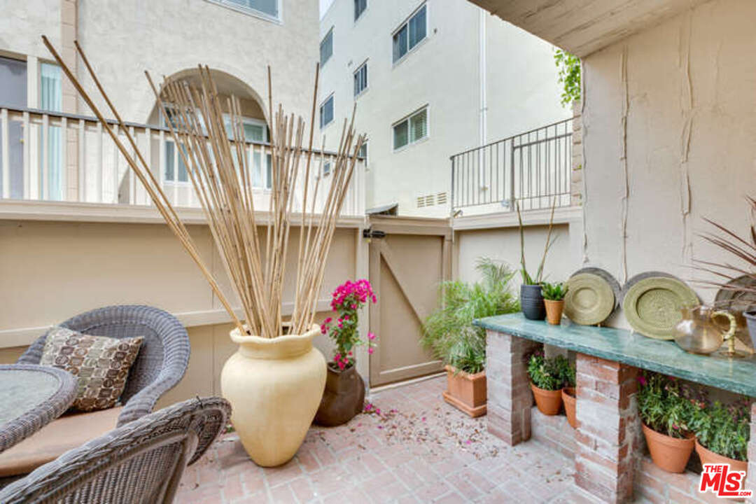 8025 Redlands Street, Unit 15 Playa del Rey, CA 90293 - Photo 5 of 40