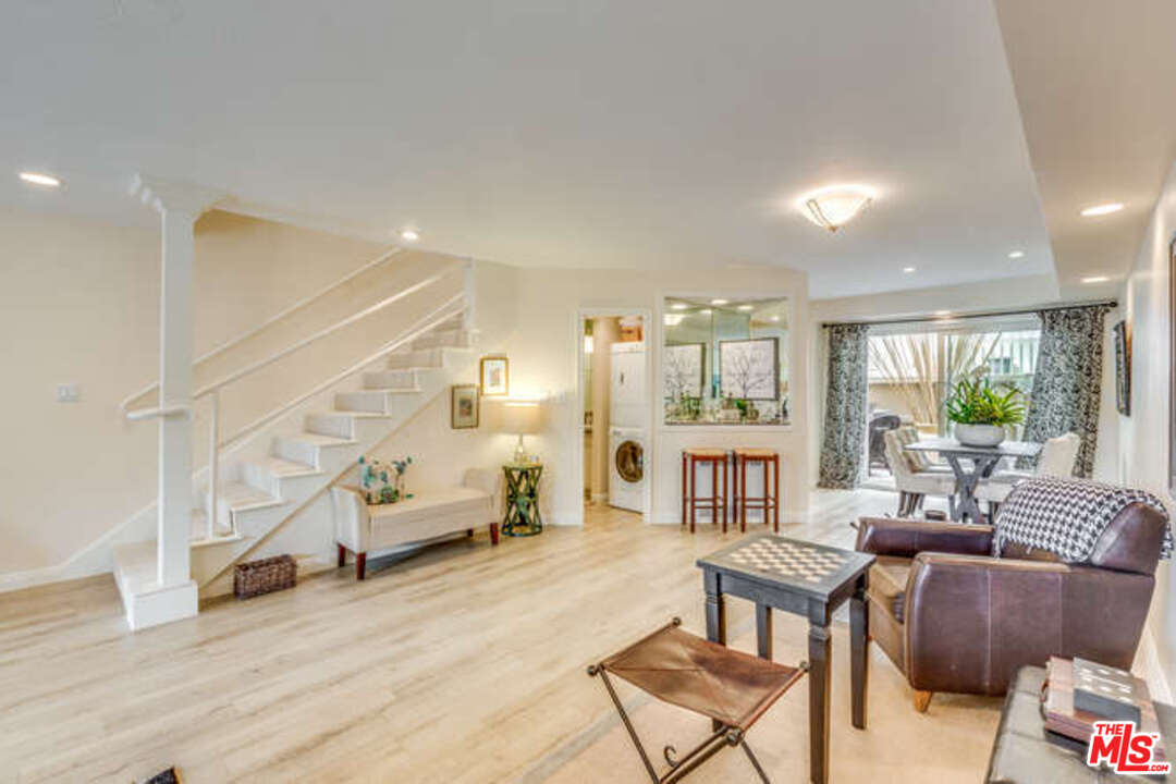 8025 Redlands Street, Unit 15 Playa del Rey, CA 90293 - Photo 6 of 40