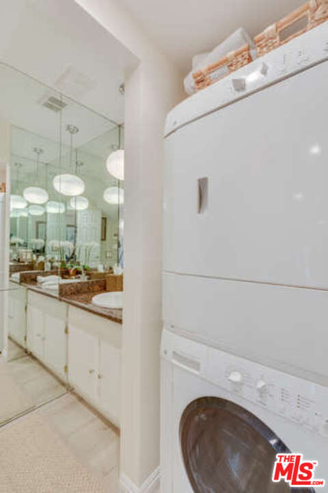 8025 Redlands Street, Unit 15 Playa del Rey, CA 90293 - Photo 7 of 40