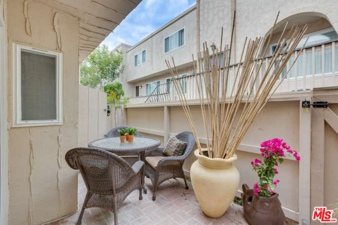 8025 Redlands Street, Unit 15 Playa del Rey, CA 90293 - Photo 8 of 40