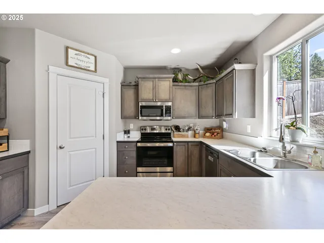 $519,950 | 228 Rockcrest Drive, Lowell, OR 97452