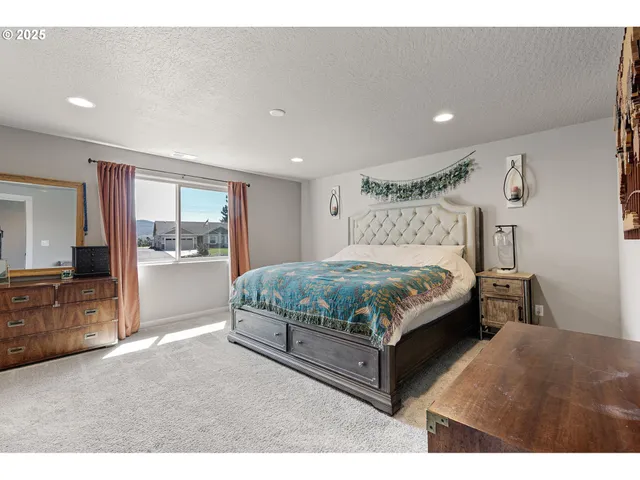 $519,950 | 228 Rockcrest Drive, Lowell, OR 97452