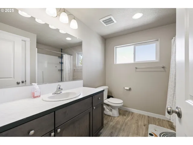 $519,950 | 228 Rockcrest Drive, Lowell, OR 97452