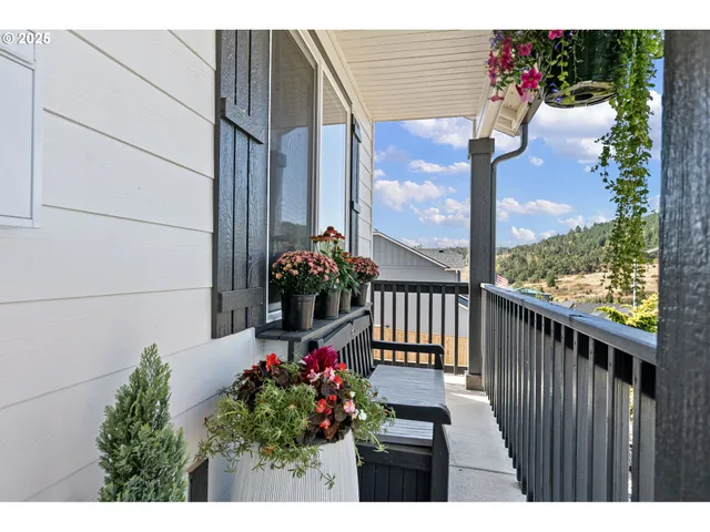 $519,950 | 228 Rockcrest Drive, Lowell, OR 97452