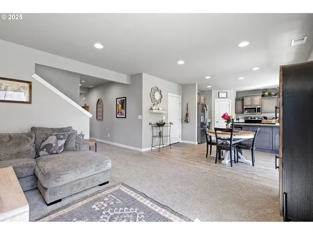 $519,950 | 228 Rockcrest Drive, Lowell, OR 97452