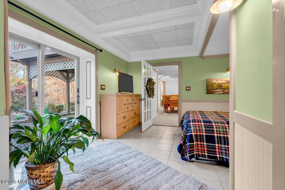 117 South Cooks Bridge Road Jackson, NJ 08527 - Photo 42 of 48 a dining room with furniture and a potted plant