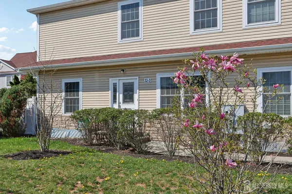 $700,000 | 32 Cinder Road, Unit 3, Edison, NJ 08820