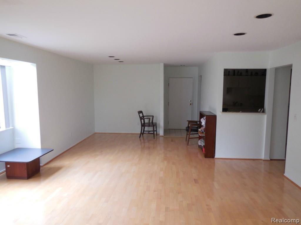 30450 Orchard Lake Road, Unit 84 Farmington, MI 48334 - Photo 10 of 41 Part of the Great Room, Dining Area