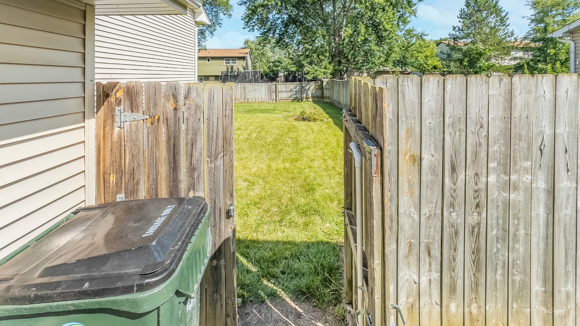 529 White Birch Road Lindenhurst, IL 60046 - Photo 28 of 38 Gallery Image 28