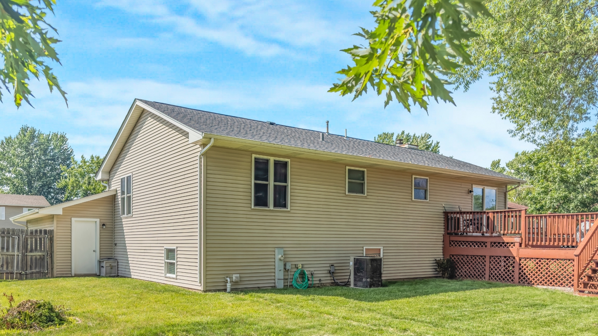 529 White Birch Road Lindenhurst, IL 60046 - Photo 30 of 38 Gallery Image 30