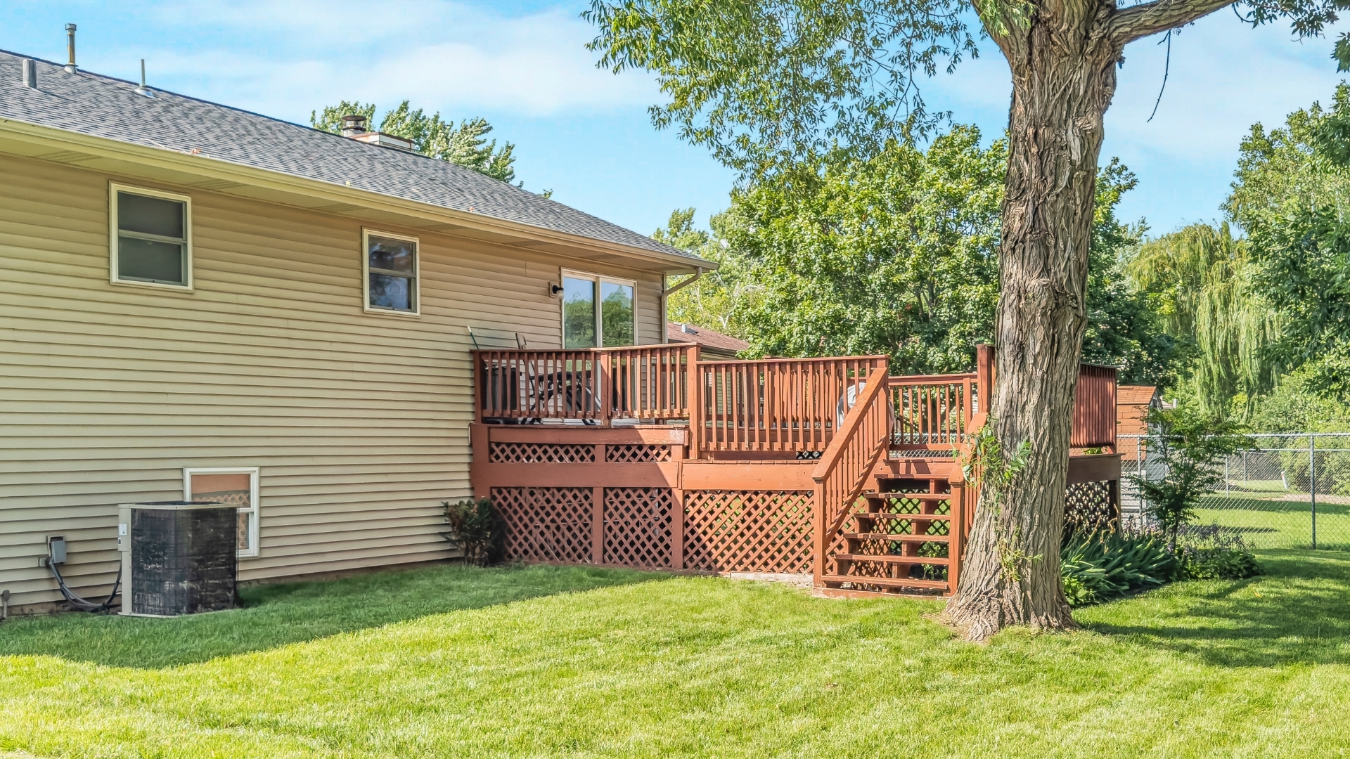 529 White Birch Road Lindenhurst, IL 60046 - Photo 32 of 38 Gallery Image 32
