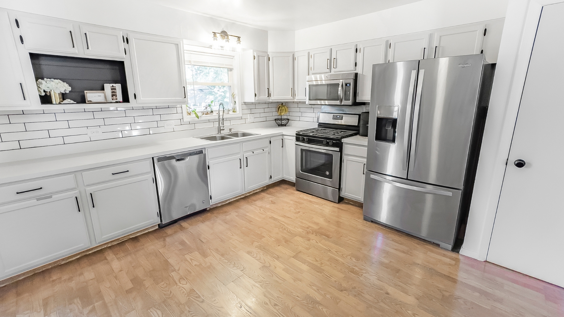 529 White Birch Road Lindenhurst, IL 60046 - Photo 9 of 38 Gallery Image 9