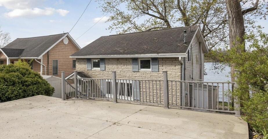 4 Dailey Road Edwardsburg, MI 49112 - Photo 3 of 6 68430 Dailey - cottage across the street