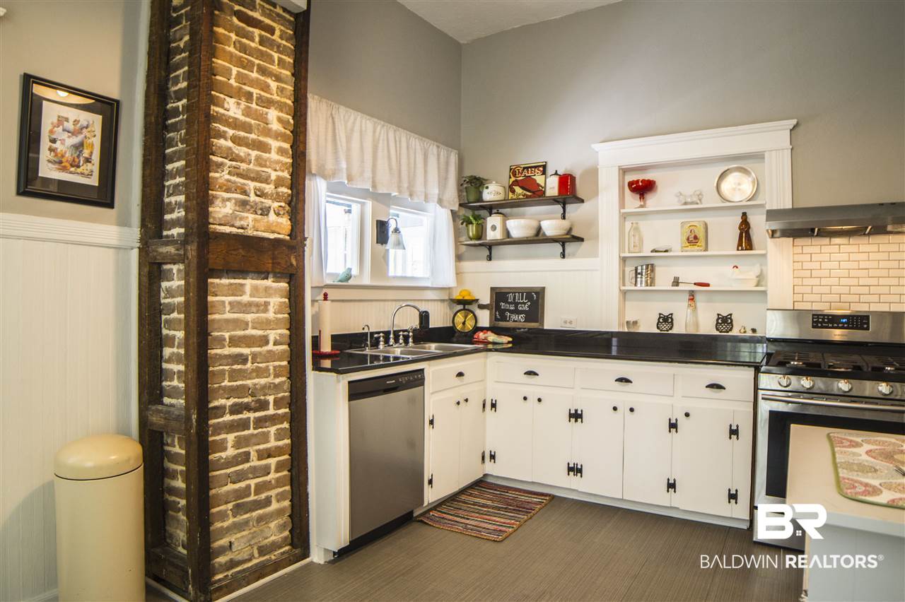 134 Margaret Street Mobile, AL 36607 - Photo 3 of 41