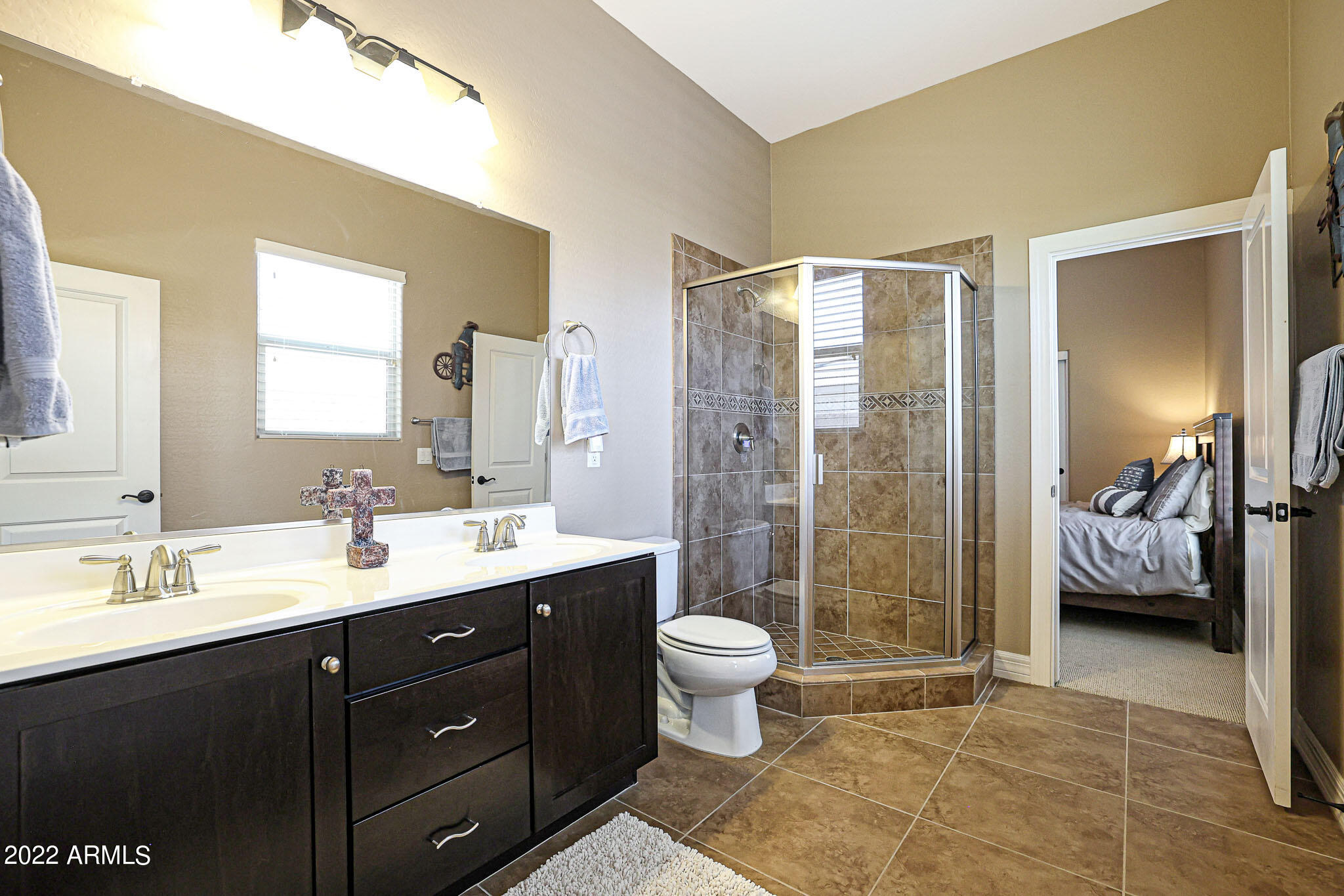 18333 West Desert Trumpet Road Goodyear, AZ 85338 - Photo 37 of 124 Jack & Jill Ensuite Bath