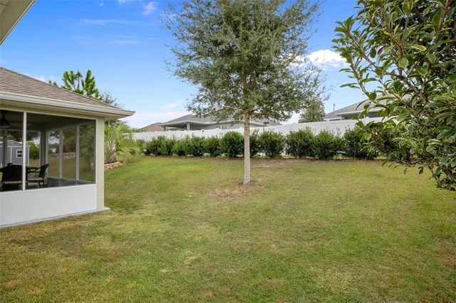 a view of a house with backyard and garden