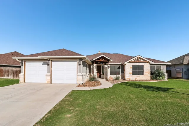 $438,000 | 132 Fairway Drive, Floresville, TX 78114