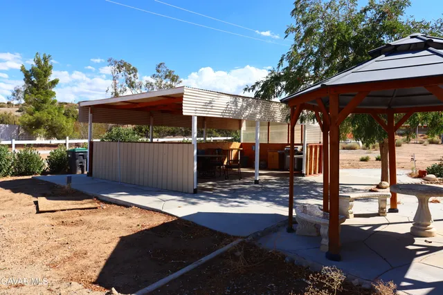 a view of a backyard with tree