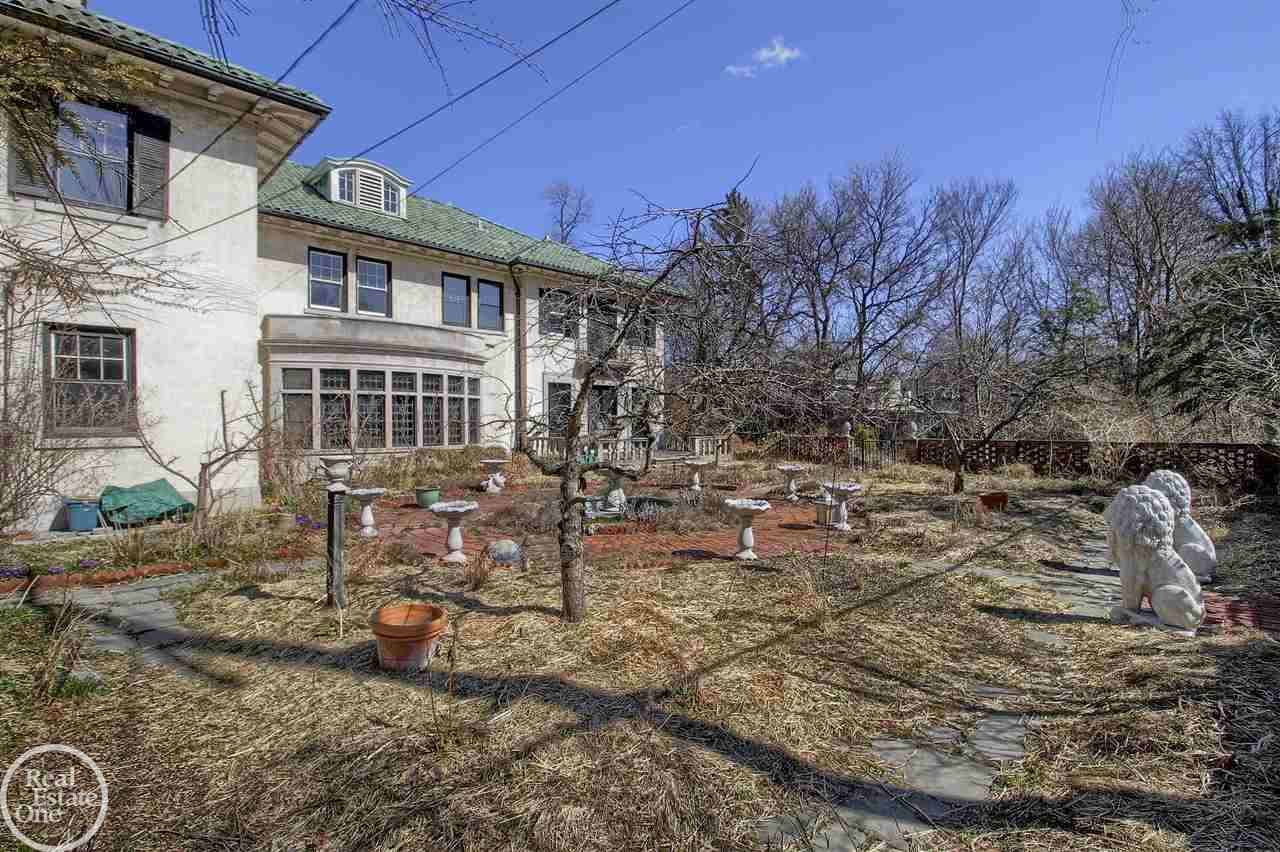 1005 Whittier Road Grosse Pointe, MI 48230 - Photo 61 of 63 31375442-60.JPG
