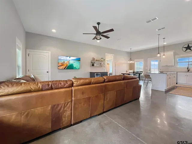 $750,000 | 20178 County Road 452, Mineola, TX 75773