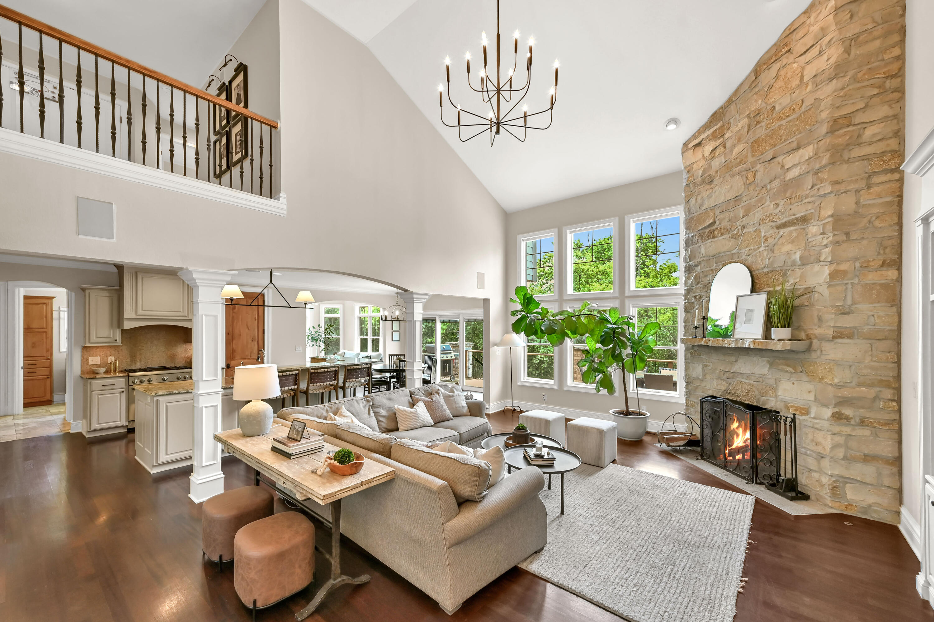 14165 North Pine Bluff Road Mequon, WI 53097 - Photo 2 of 60 DZ14165-20