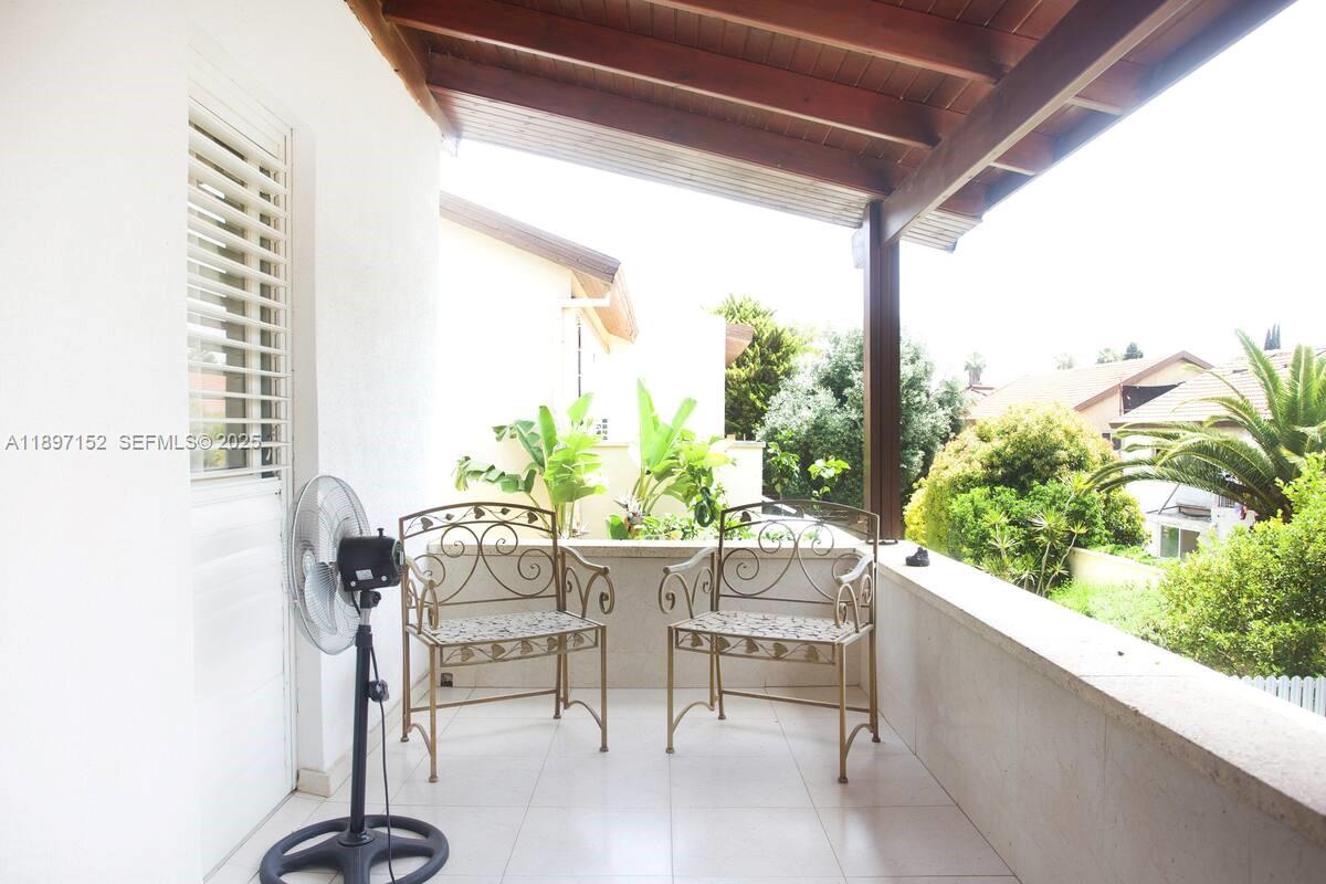 10 Hapiyyus Fort Wayne, IL 46814 - Photo 31 of 31 a dining room with furniture and a floor to ceiling window