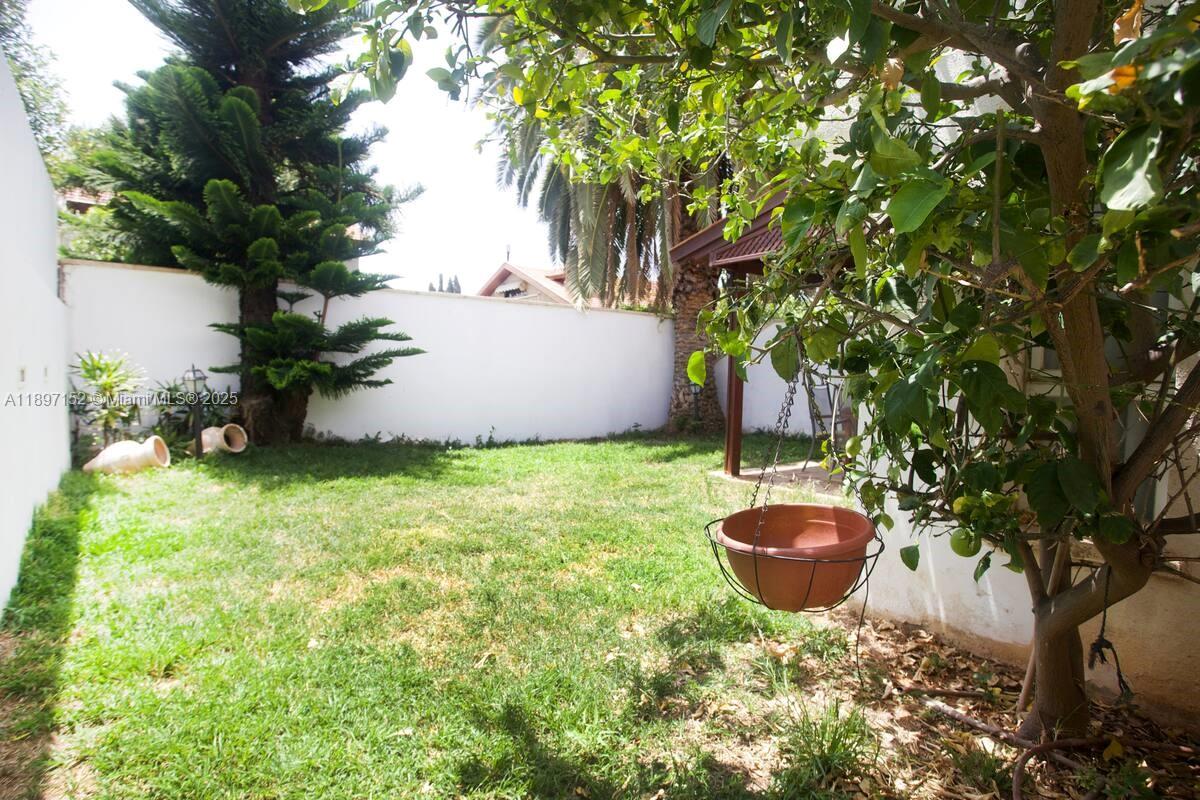 10 Hapiyyus Fort Wayne, IL 46814 - Photo 4 of 31 a view of a backyard of the house