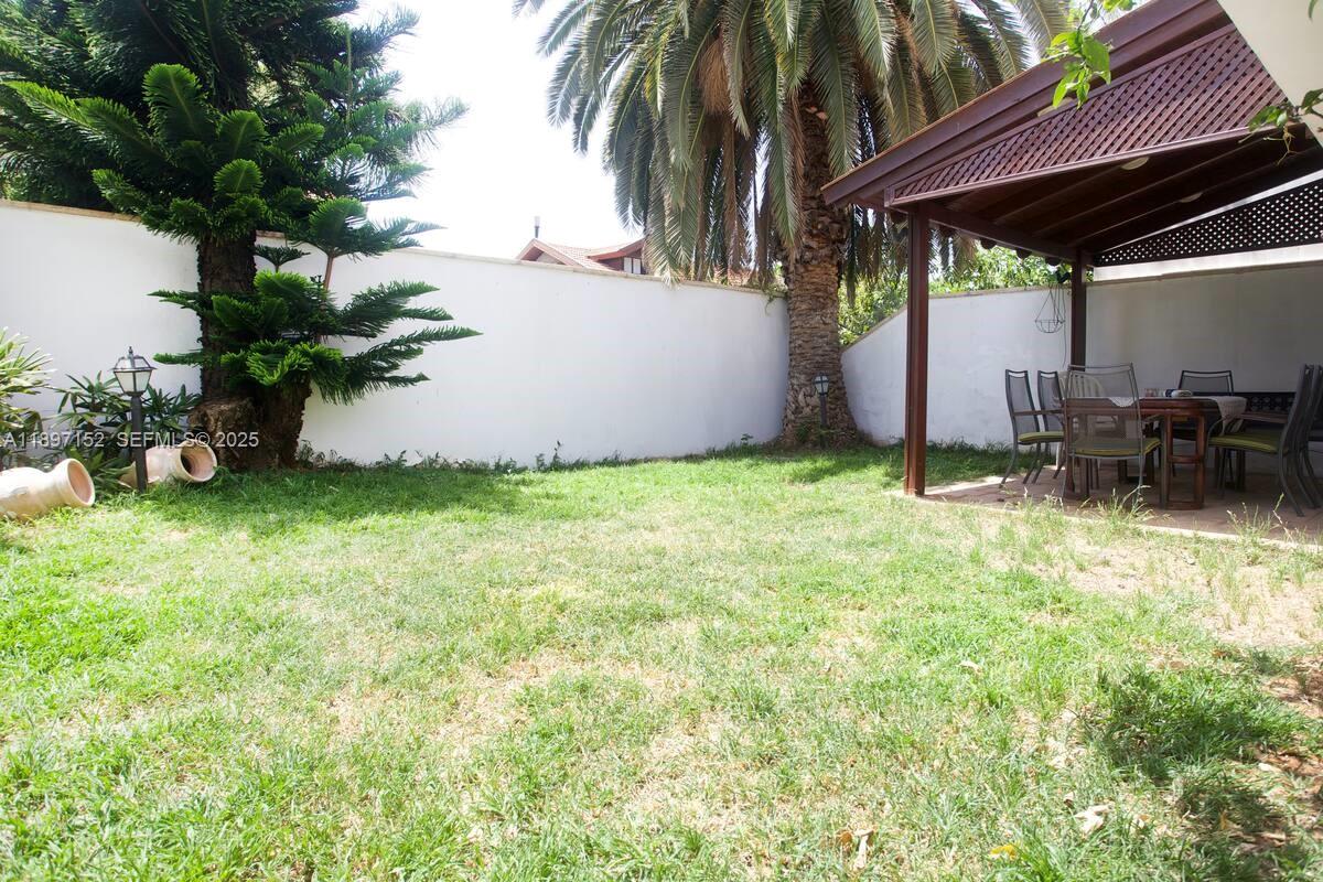 10 Hapiyyus Fort Wayne, IL 46814 - Photo 5 of 31 a backyard of a house with table and chairs