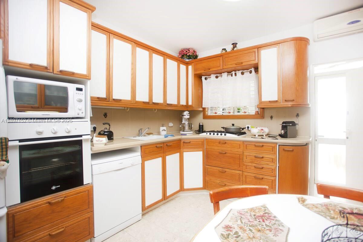 10 Hapiyyus Fort Wayne, IL 46814 - Photo 7 of 31 a kitchen with stainless steel appliances granite countertop a stove a sink and a microwave