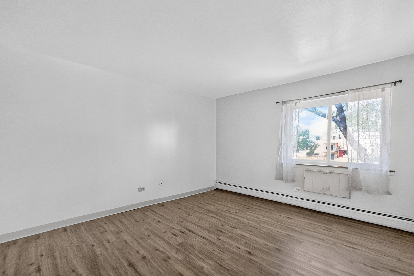 827 College Boulevard, Unit 201 Addison, IL 60101 - Photo 7 of 14