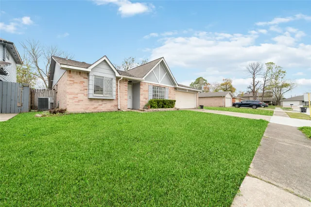 $1,800 | 10410 Rancho Bernardo Lane, Sugar Land, TX 77498