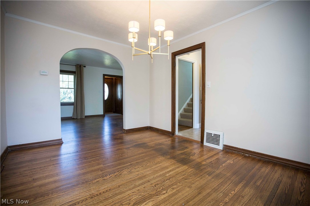 1252 Winston Road Cleveland, OH 44121 - Photo 9 of 32