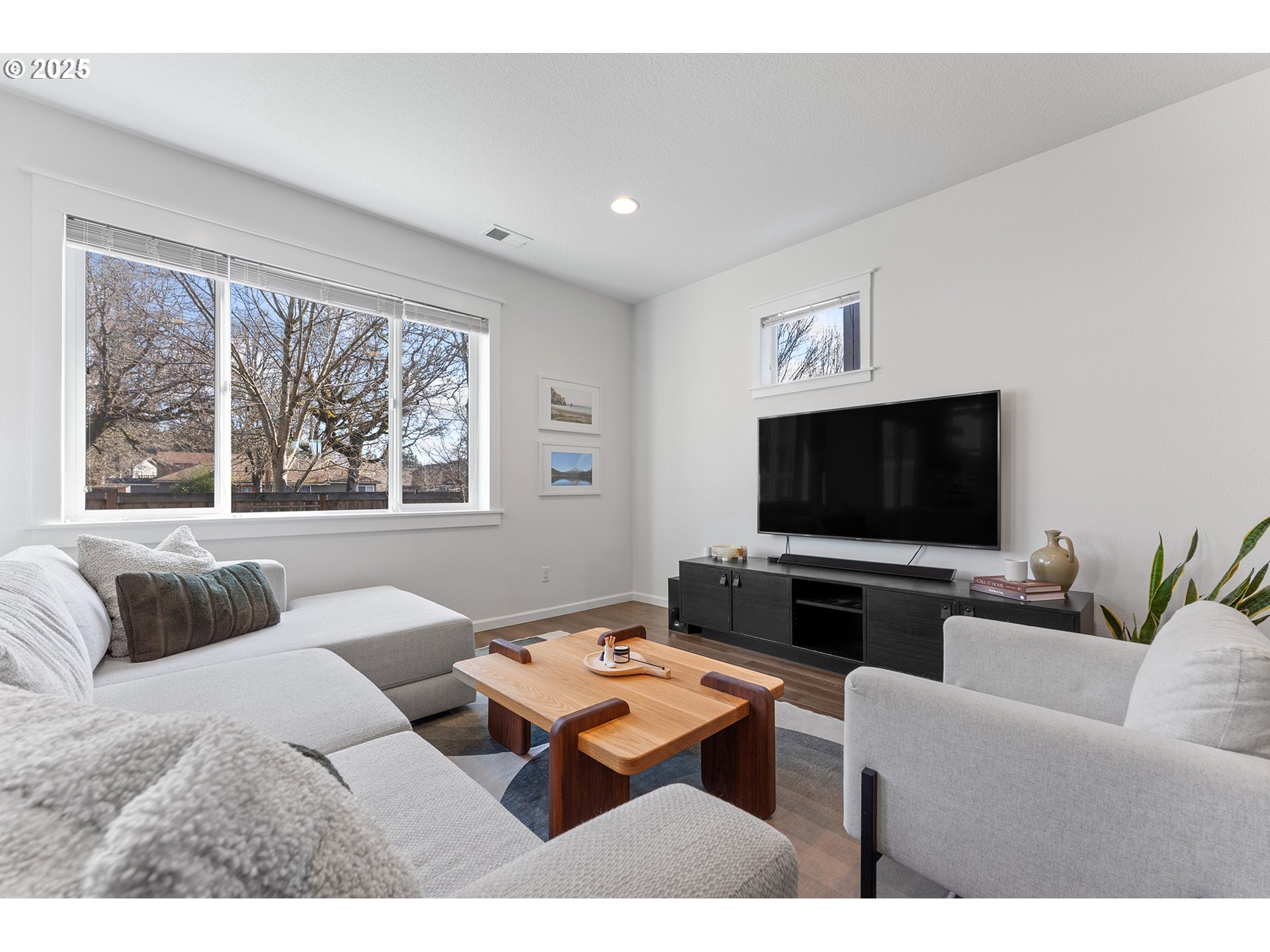8550 Southwest Schmidt Loop Portland, OR 97224 - Photo 5 of 38 Gallery Image 5