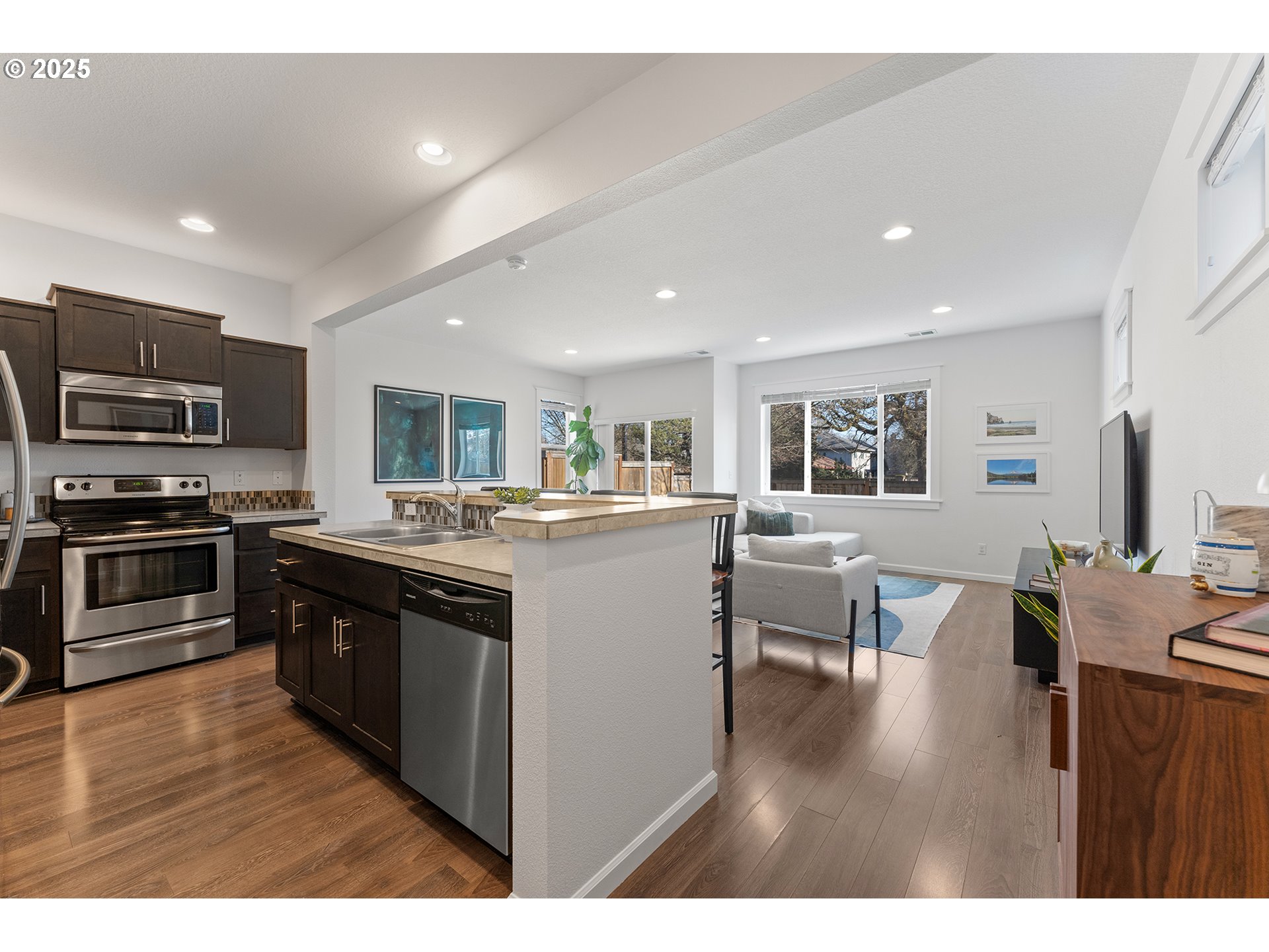 8550 Southwest Schmidt Loop Portland, OR 97224 - Photo 9 of 38 Gallery Image 9