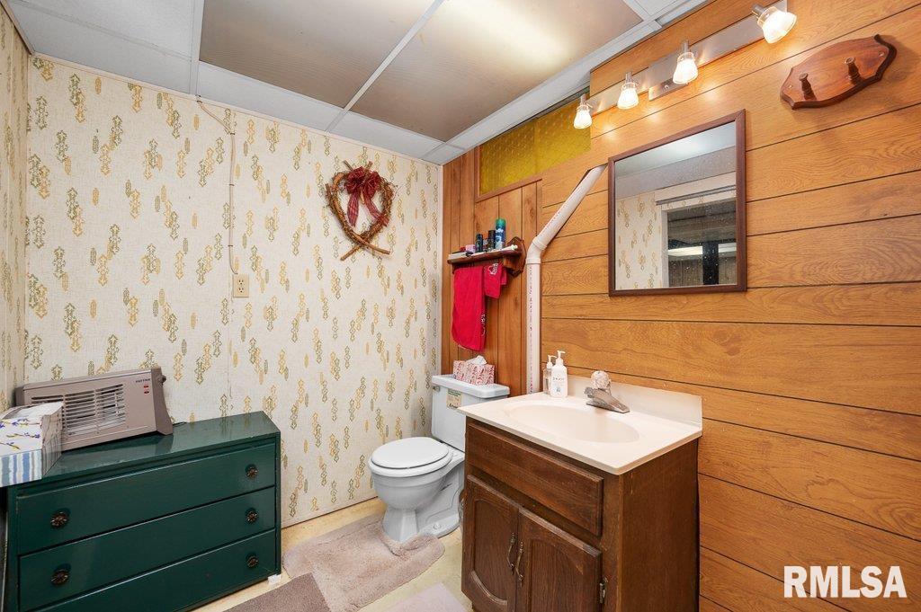 513 12th Avenue Hampton, IL 61256 - Photo 22 of 35 a bathroom with a sink toilet and shower