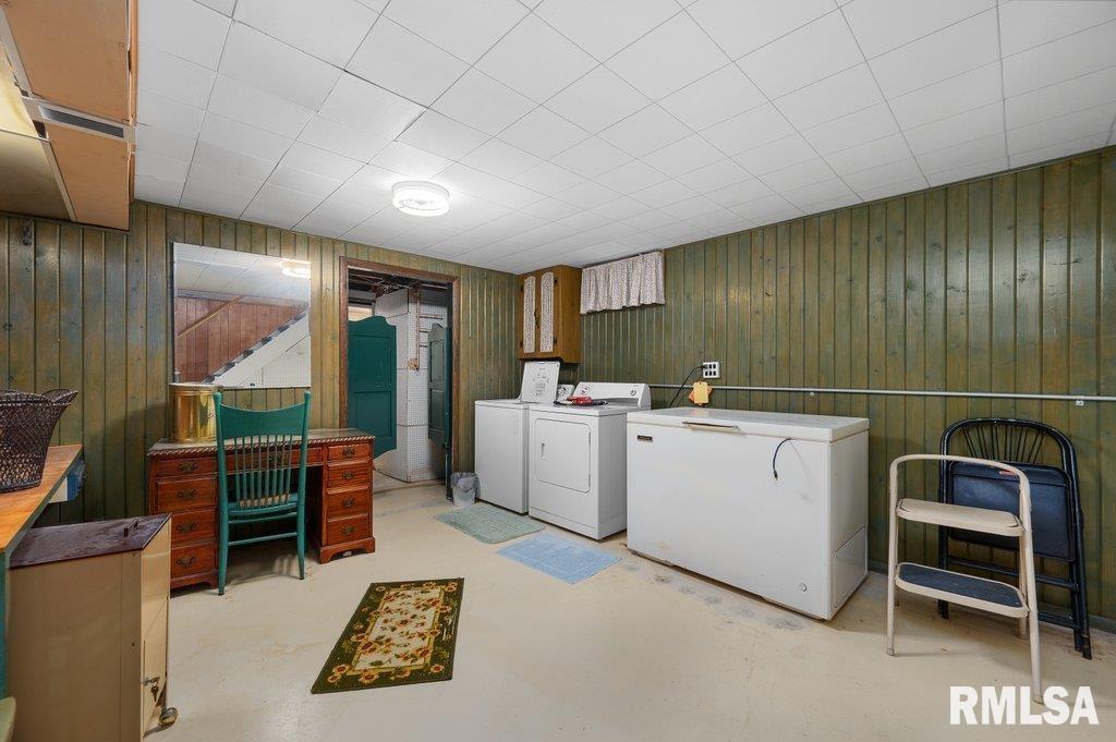 513 12th Avenue Hampton, IL 61256 - Photo 24 of 35 a storage room with washer and dryer