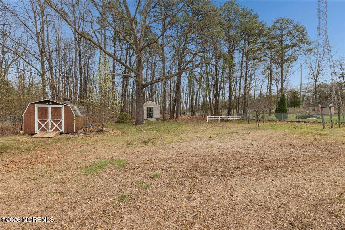 355 Toms River Road Jackson, NJ 08527 - Photo 18 of 21 a backyard of a house with lots of green space